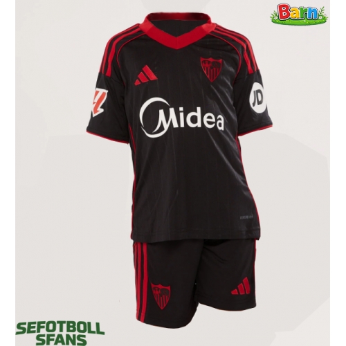 Sevilla Tredjeställ Barn 2025-26 Kortärmad (+ Korta byxor)